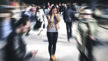 “Panik atak, düzensiz uyku ve aşırı kafein tüketimiyle tetiklenebilir"