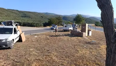 Beyaz eşya yüklü kamyonet kaza yaptı: 1 kişi yaralandı