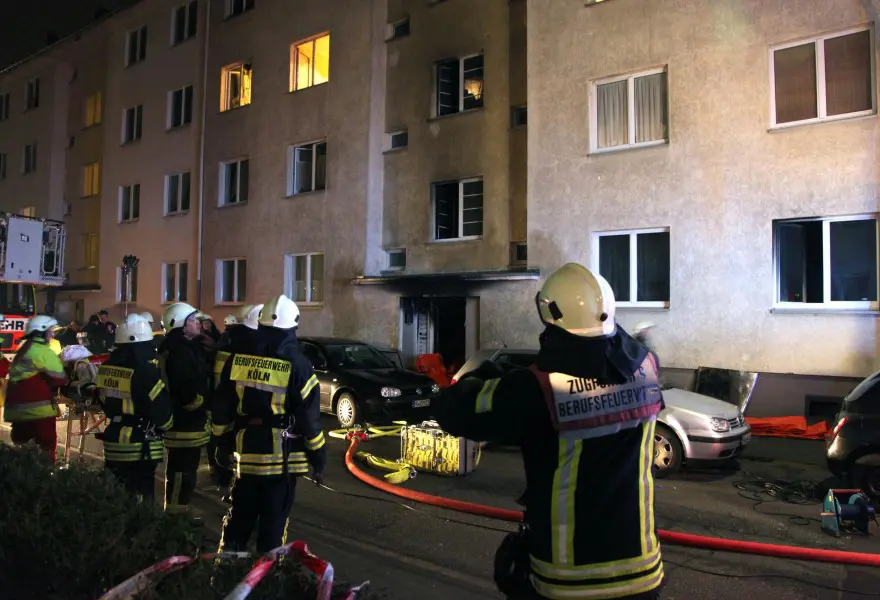 KÖLN'DE 2 KİŞİ ÖLDÜ 12 KÖLN'DE 2 KİŞİ ÖLDÜ 12