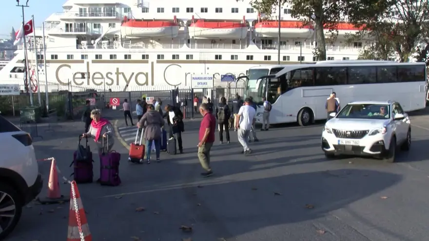 9 katlı dev kruvaziyer gemisi İstanbul'da 7