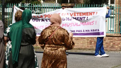 Fransa'da abaya yasağına karşı gösteri düzenlendi