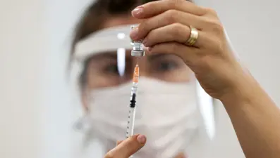 Bilim insanlarından aşı yorumu: 120 milyon doz bizi tünelden çıkarır