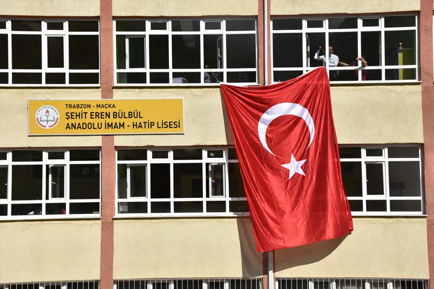 Şehit öğretmen Aybüke Yalçın ve Eren Bülbül'ün okulunda eğitim buruk başladı 8 Şehit öğretmen Aybüke Yalçın ve Eren Bülbül'ün okulunda eğitim buruk başladı 8