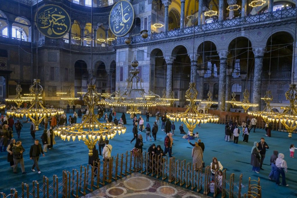 "Bin 488 yıllık mücevher": Ayasofya büyük depreme hazırlanıyor