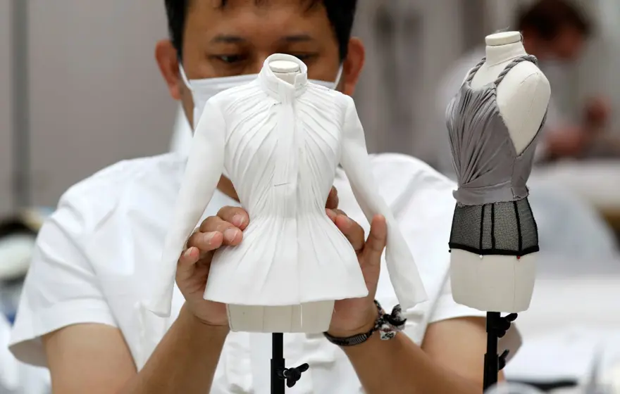 Dior'dan Dijital Moda Haftası için minyatür elbise tasarımları 7