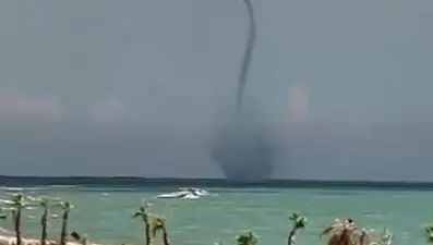 Adana’da denizde hortum oluştu
