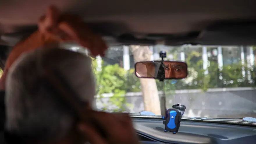 İkinci bahar hayali kabusa döndü! 74 yaşındaki adam günlerdir arabada uyuyor 3