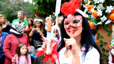 Adana'da renkli Portakal Çiçeği Karnavalı korteji