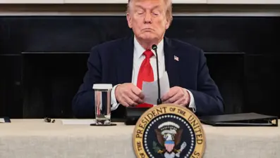 Trump'a toplantıyı erken sonlandıran not: Rubio kulağına fısıldayarak verdi