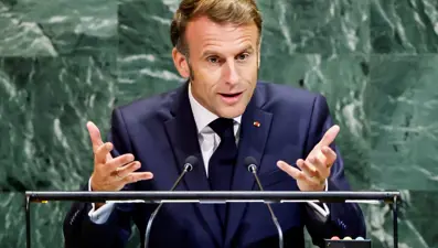 Macron yeni başbakanı 48 saat içinde atayayacak