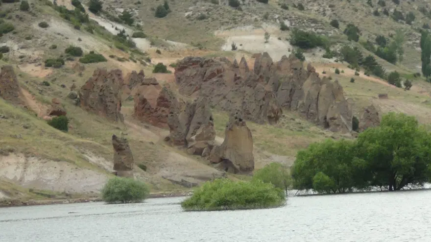 Burası Kapadokya değil! Kars'ın "peri bacaları" 2