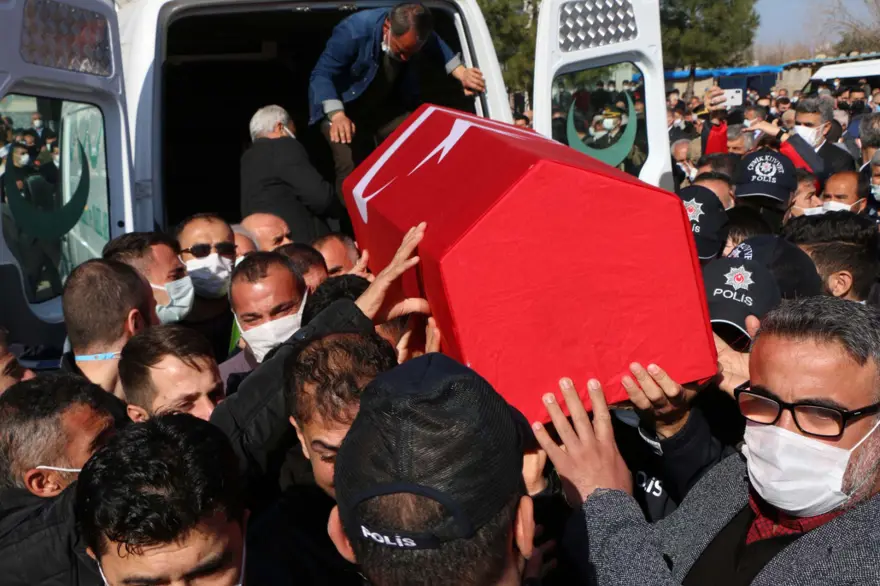 Gara şehidi Aydın Köse son yolculuğuna uğurlandı (Cenazede Kürtçe ağıtlar yakıldı) 