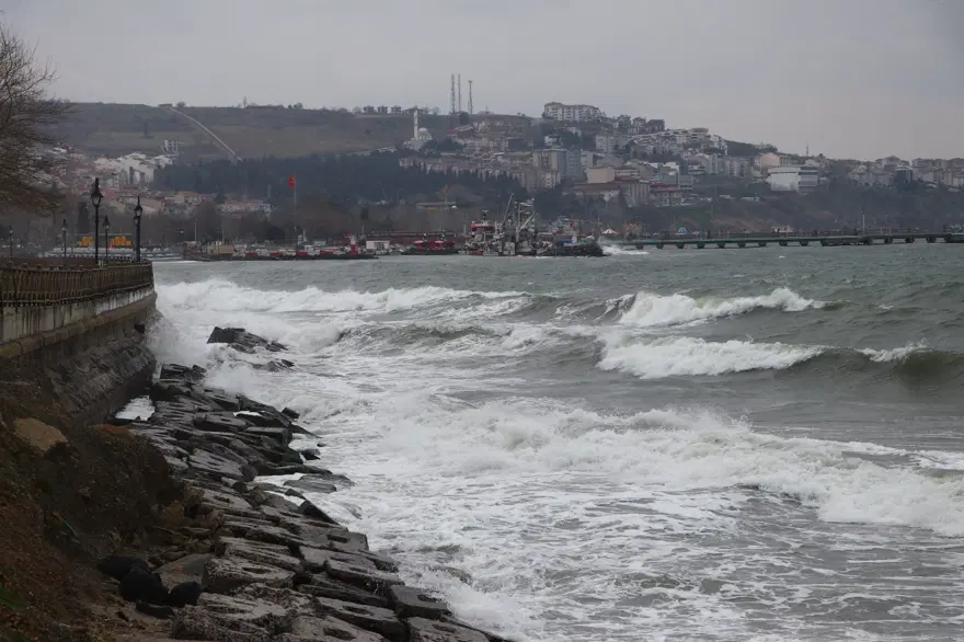 Marmara Denizi'nde ulaşıma poyraz engeli 2 Marmara Denizi'nde ulaşıma poyraz engeli 2