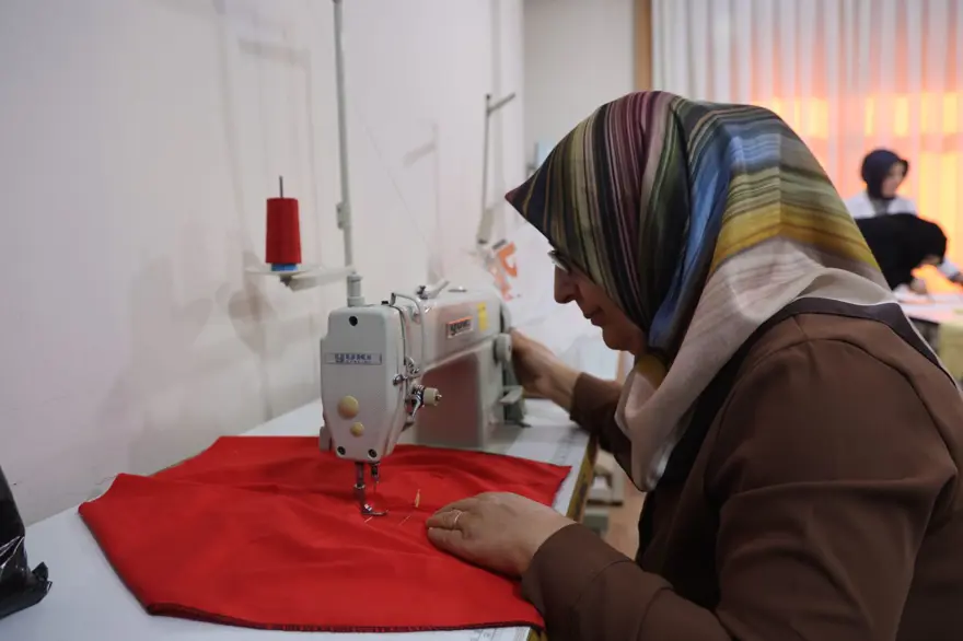 Ev hanımı olarak gelip kendi iş yerini açıyorlar: Hem sosyalleşiyor hem de iş sahibi oluyorlar 1 Ev hanımı olarak gelip kendi iş yerini açıyorlar: Hem sosyalleşiyor hem de iş sahibi oluyorlar 1