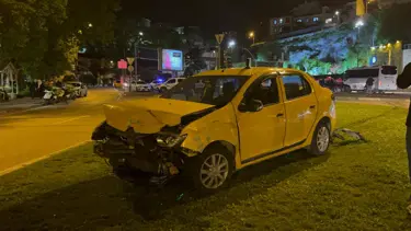 Kırmızı ışıkta geçen otomobil taksiye çarptı: 7 yaralı