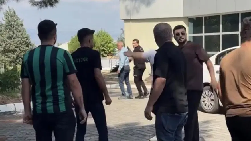 Süper Lig'e yıllarca damga vurmuştu, lig başlamadan küme düşecek! Taraftarlar tesisi bastı Süper Lig'e yıllarca damga vurmuştu, lig başlamadan küme düşecek! Taraftarlar tesisi bastı