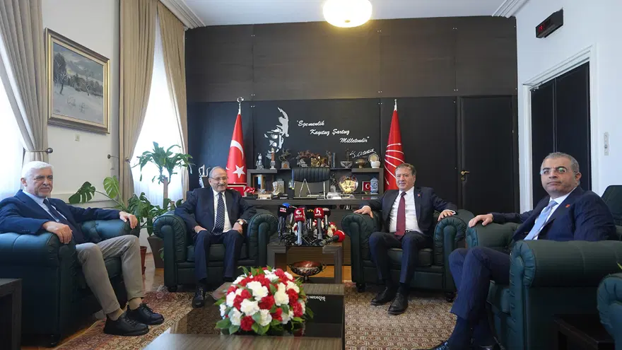 MECLİS'TE DE BAYRAMLAŞMA VAR 4 MECLİS'TE DE BAYRAMLAŞMA VAR 4