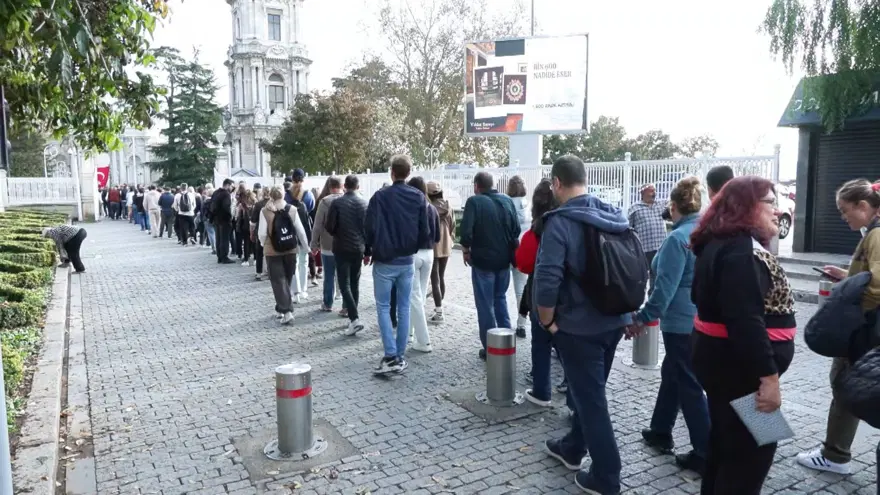 Dolmabahçe Sarayı’na ziyaretçi akını Dolmabahçe Sarayı’na ziyaretçi akını