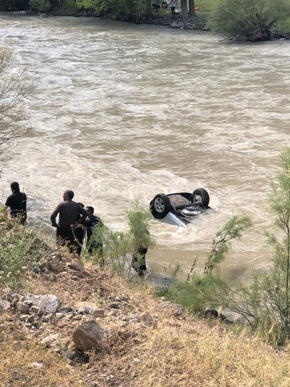 Otomobil Zap Suyu’na uçtu: Öğretmen öldü, polis eşi yaralandı