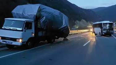 Tur midibüsü kontrolden çıktı: 2 yaralı