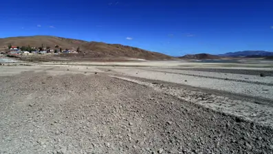 Karacalar Barajı'nın suyu 300 metre çekildi, zemin tarım arazisine dönüştü