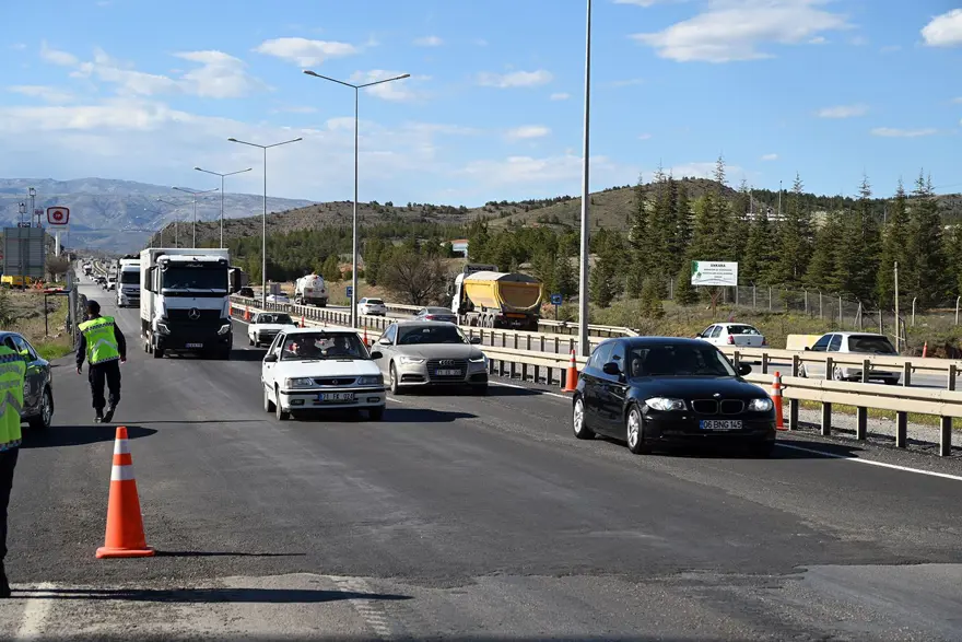 43 ilin geçiş güzergahında bayram yoğunluğu 5 43 ilin geçiş güzergahında bayram yoğunluğu 5
