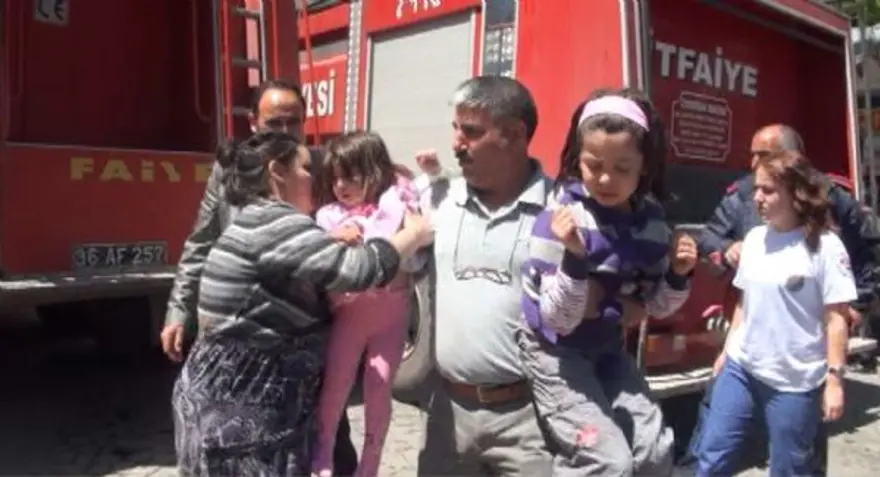 Gözünü kırpmadan ateşe daldı 10 Gözünü kırpmadan ateşe daldı 10