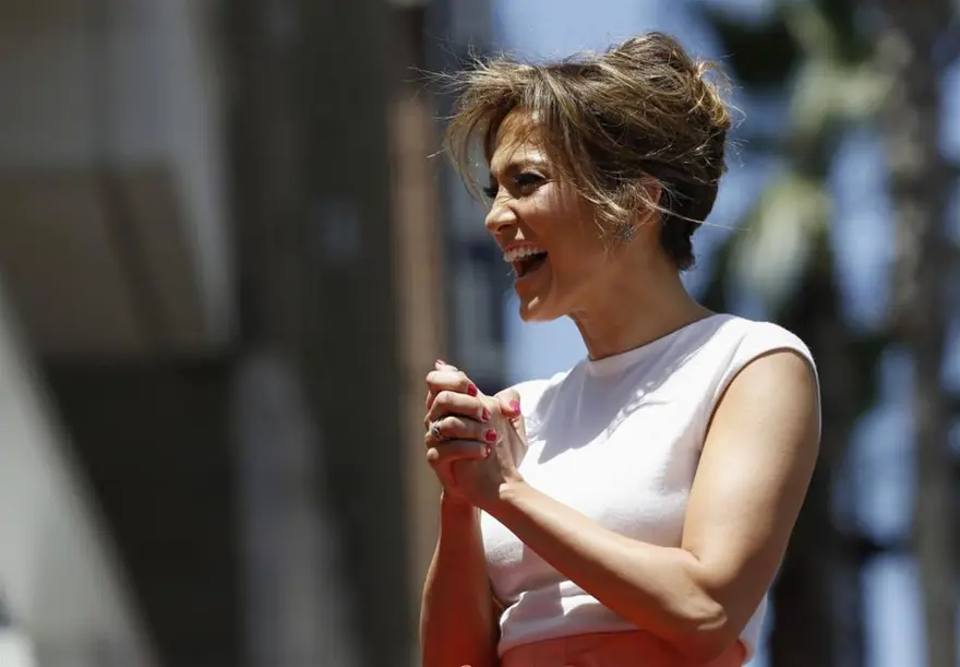 J.Lo Şöhretler Kaldırımı'nda 12 J.Lo Şöhretler Kaldırımı'nda 12
