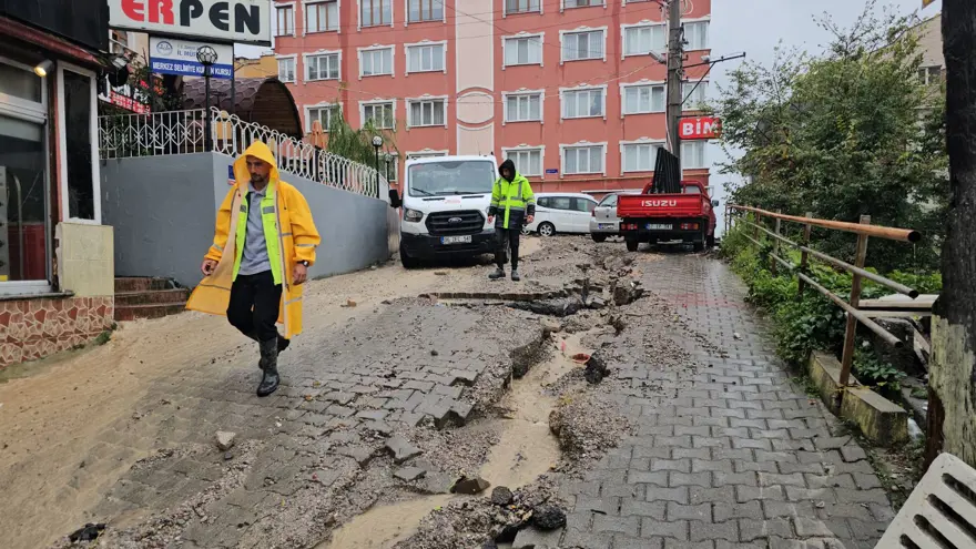 AFAD turuncu kod verdi: Validen "İş yerini veya konutunu su basanlar buraları terk etsin" uyarısı 8
