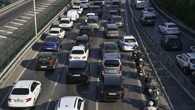 İstanbul trafiğinde son durum: Trafik adım adım ilerliyor