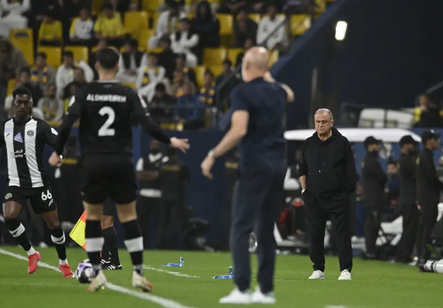 Cristiano Ronaldo'nun fileleri sarstığı maçta Fatih Terim galibiyete izin vermedi: 4 gol, 1 kırmızı kart 15 Cristiano Ronaldo'nun fileleri sarstığı maçta Fatih Terim galibiyete izin vermedi: 4 gol, 1 kırmızı kart 15