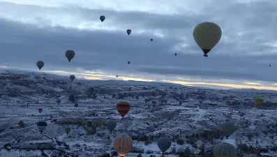 Kapadokya'da balon turlarına kar engeli