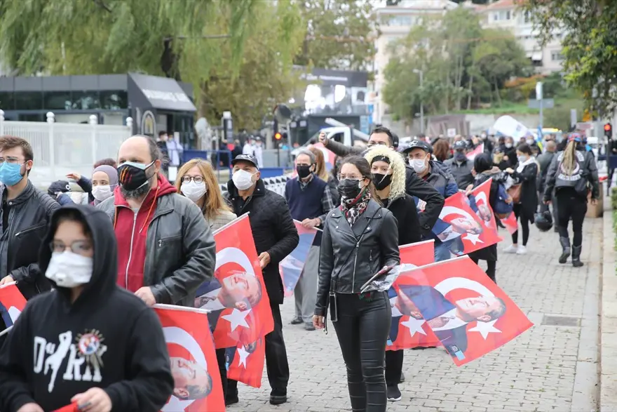 Vatandaşlar, Dolmabahçe Sarayı'nda Atatürk'ü andı 8