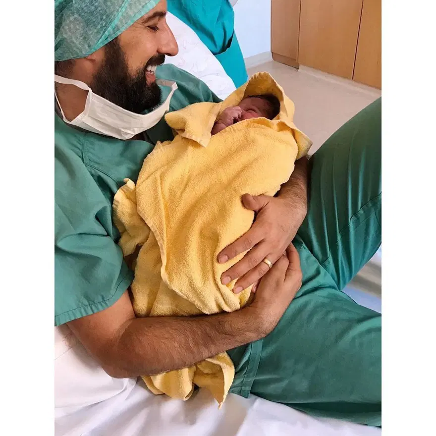 Tarkan kızı Liya'nın doğum fotoğraflarını paylaştı 2