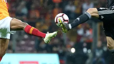 "Efsaneler derbisi" (4 Ekim 2025 spor manşetleri)