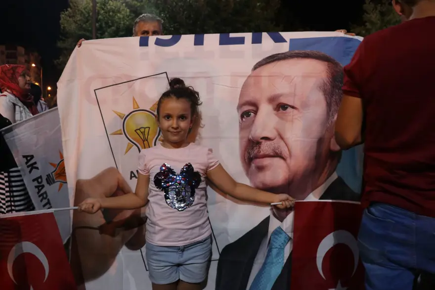 Türkiye genelinde seçim kutlamaları 13