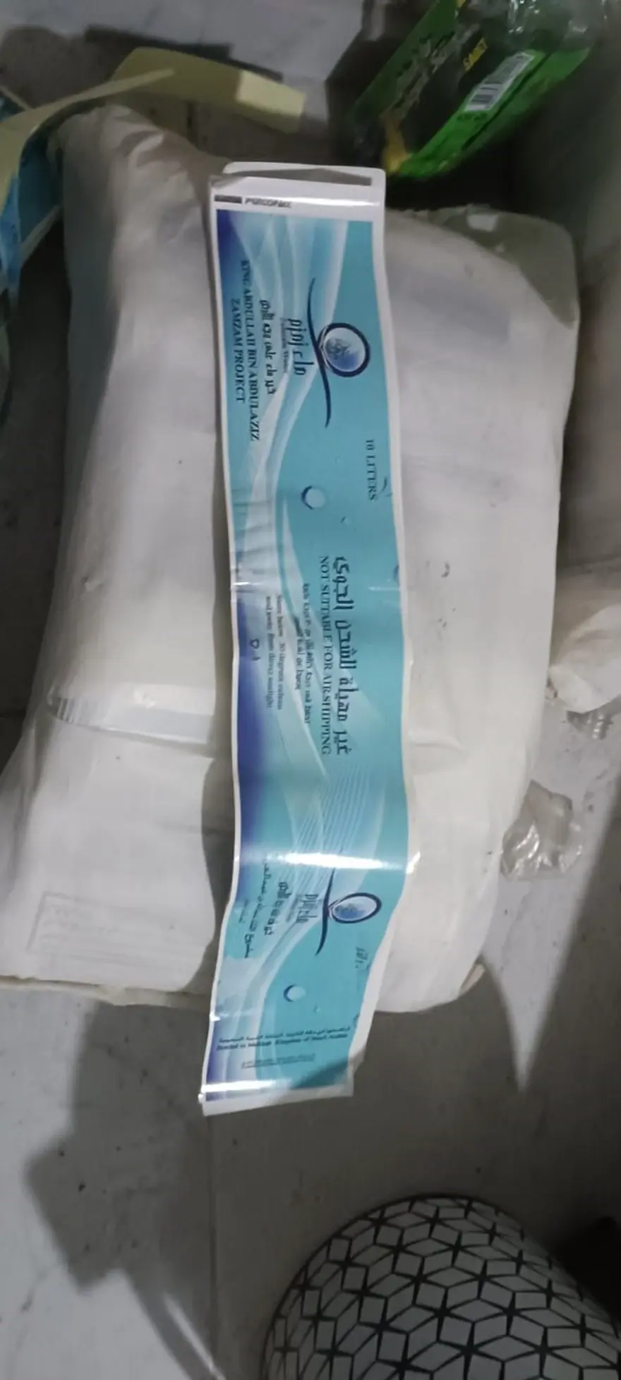 Suudi Arabistan eski kralı adına sahte etiket bastılar,  musluk suyunu Zemzem diye satmaya çalıştılar 6