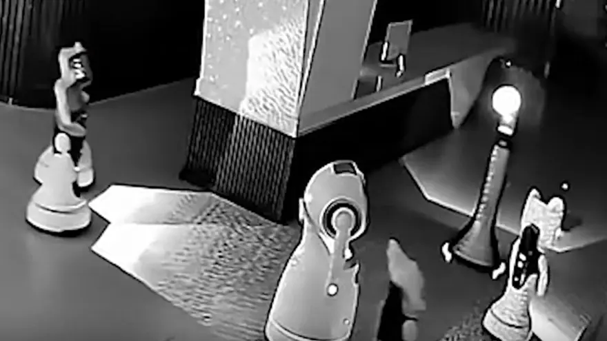 ROBOT "12 ROBOTU" KAÇIRDI 11