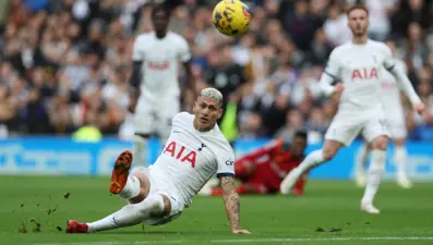 Tottenham'ın Brezilyalı yıldızı Richarlison yaklaşık 1 ay sahalardan uzak kalacak