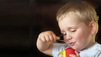 “Bebeğinize meyveli yoğurt yedirmeyin”