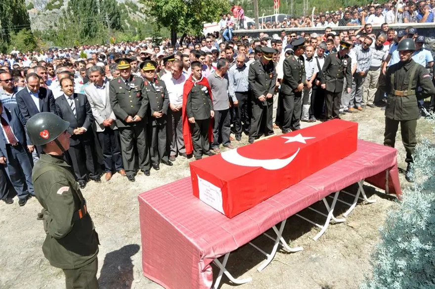 Şemdinli şehitleri son yolculuklarına uğurlandı 9