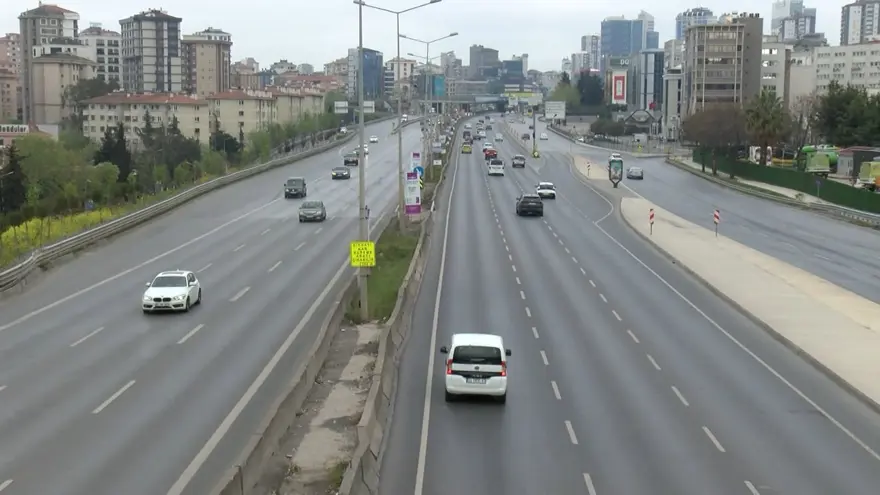 Bayramın ilk gününde yollar boş kaldı 4