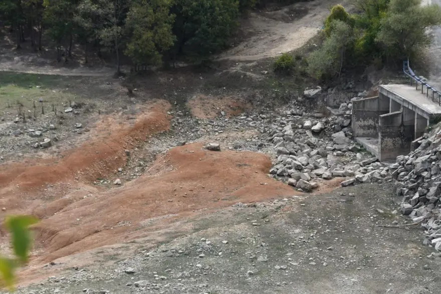 Trakya'da, İstanbul'un suyunu karşılayan barajlar kurudu 10