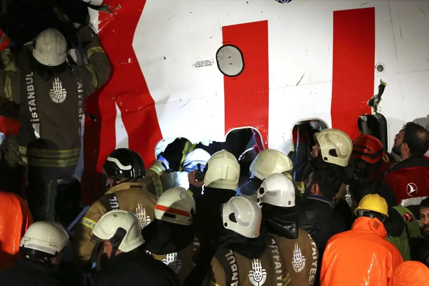 Sabiha Gökçen'de pistten çıkan uçaktan ilk görüntüler 39