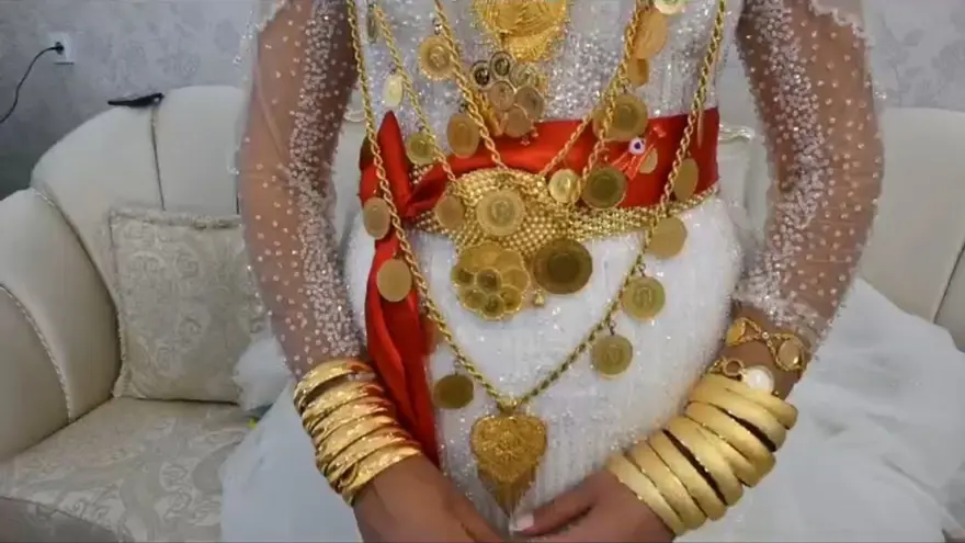 Düğünde takı töreni 5 saat sürdü: 4 kilo altın, 10 milyon TL para takıldı 2