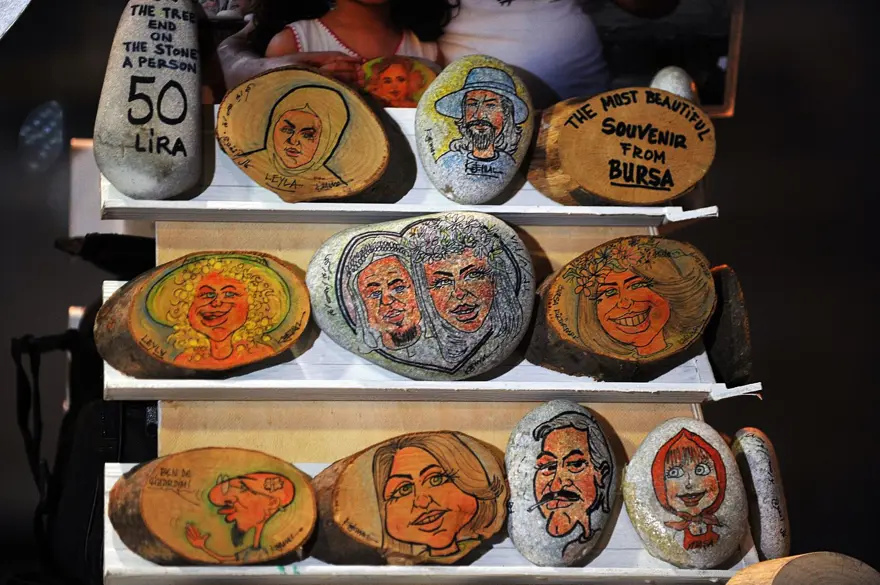 50 yıldır aynı parkta resim çiziyor 4 50 yıldır aynı parkta resim çiziyor 4