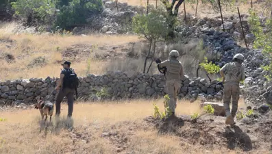 Jandarma, şartlı tahliyeyle çıkıp eşini öldüren kocayı arıyor