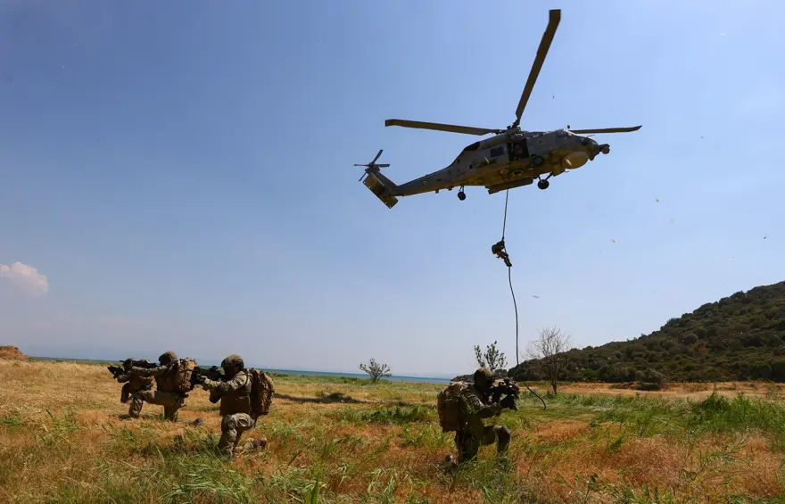 Amfibi Hücum Timleri'nden gövde gösterisi 8