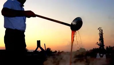 Kazanda kaynatılıp paylaşılıyor: Bereket getirdiğine inanılıyor