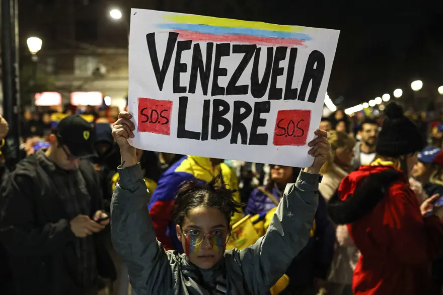 Venezuela'da "hileli" seçim tartışması: Yüzlerce göçmen sokaklarda toplandı 18 Venezuela'da "hileli" seçim tartışması: Yüzlerce göçmen sokaklarda toplandı 18